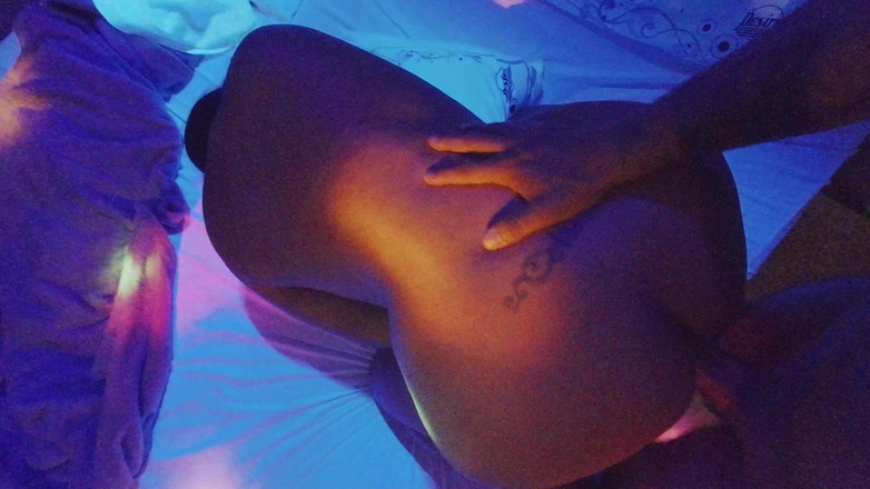 Lukas Zaad: Anal Night: Den Schwanz bis zum Schluss in den Arsch...