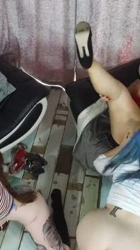 Çifte genç yolsuzluk - orta yaşlı seksi kadın mafyası
