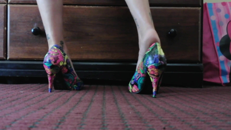 Abby Anna: High heel pump shoe play standing