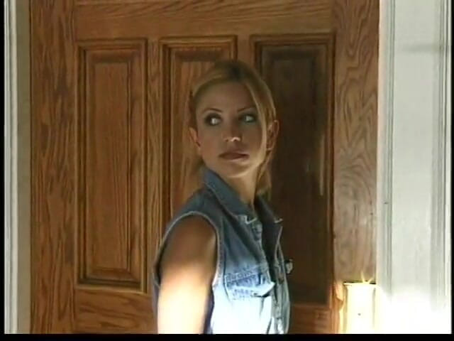 Teen Seduction: Rubia casi es atrapada haciendo trampa