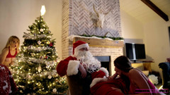 Moms teach sex: サンタの膝の上に座る - S14:e7