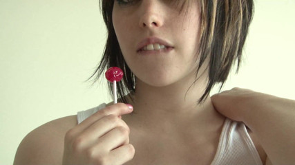 Tight little babes: Ragazza tettona in calze mostra grandi tette