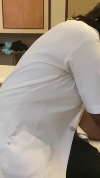 섹시한 의사를 보고 깨우고 섹스를 한 소년