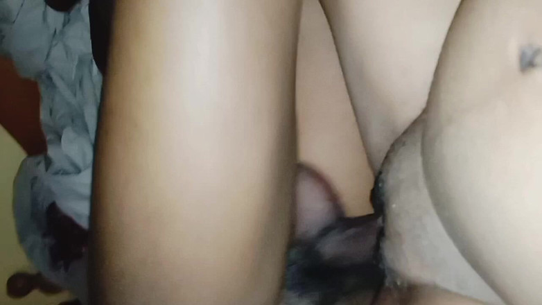Me and my new slut: Teman wanita sedang merintih dengan kote hitam besar di dalam...