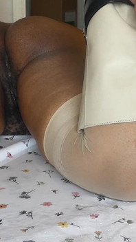น้ำทะลักท่วมโต๊ะในครัว