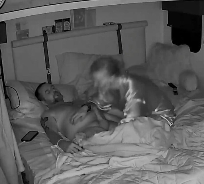 KittieNoOne: 寝る前に中出しをします