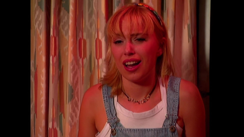 Bewitched!: Pirang sensual mendapat kacau di pantat selama sesi di solarium