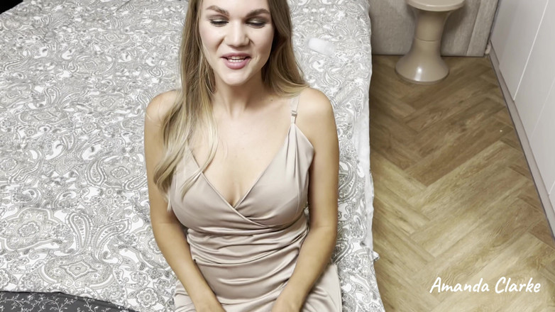 Amanda_Clarke: Tetangga ngentot sama kontol besar saat dia salah pintu