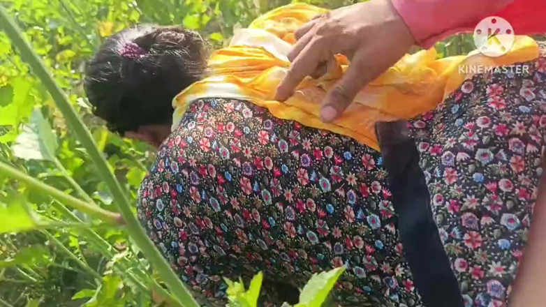 Savita5343: ganv ki desi bhaabhi ki dogi stail men sarson ke...