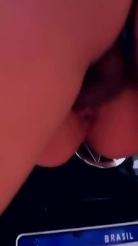 Nina sange banget pulang pesta, muncrat di rumah bekas