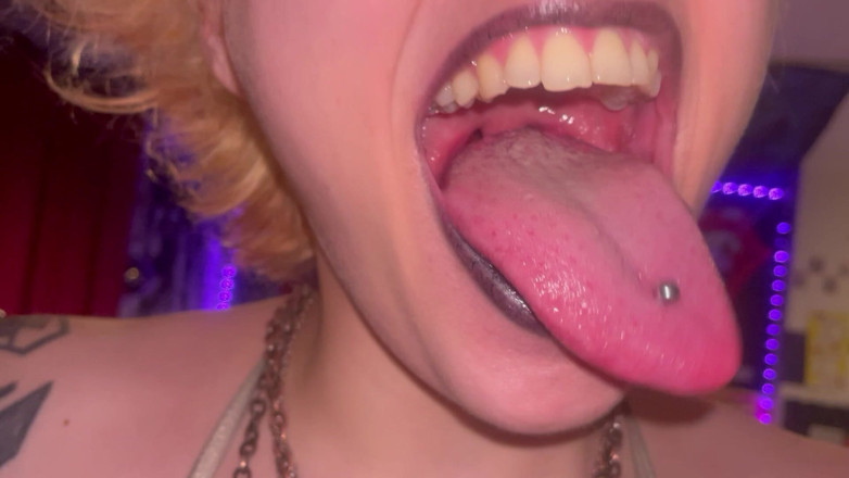 Glitterqueen1999: Visite de la bouche, la gothique Uvula amygdales la langue