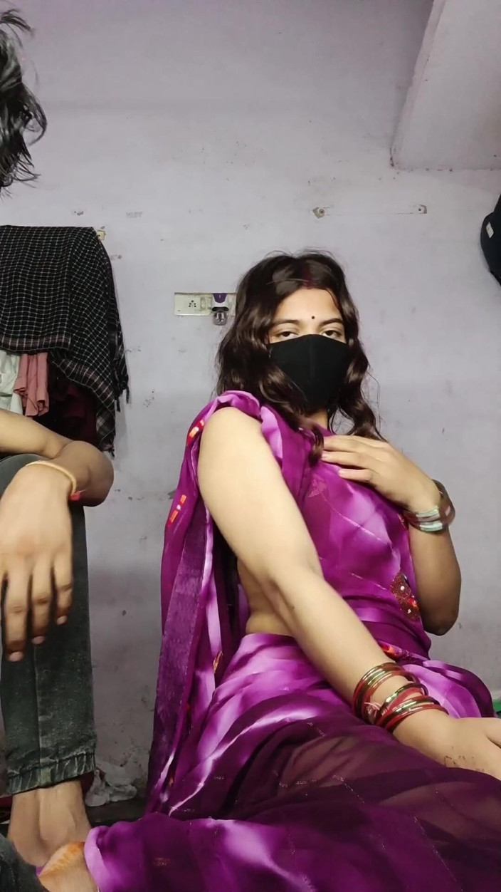 Kaambali: India Sougata dedeándose