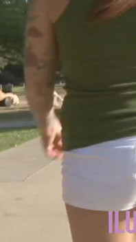 Une rousse dominante tatouée baise sa blonde soumise