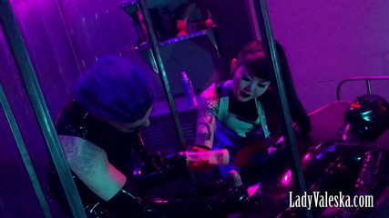 Lady Valeska: Dojení w / Lady Valeska a slečna Patricia