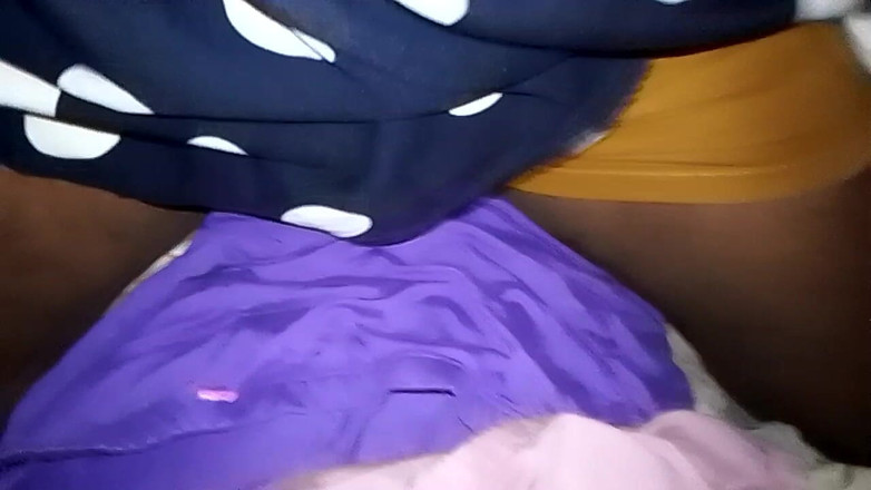 Jaanu294: Na cor amarela, o vestido azul da calcinha azul é
