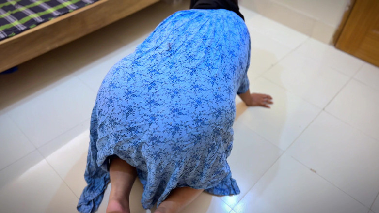 Aria Mia: Ibu tiri muslim dengan pantat bahenol ini terjebak di ranjang...