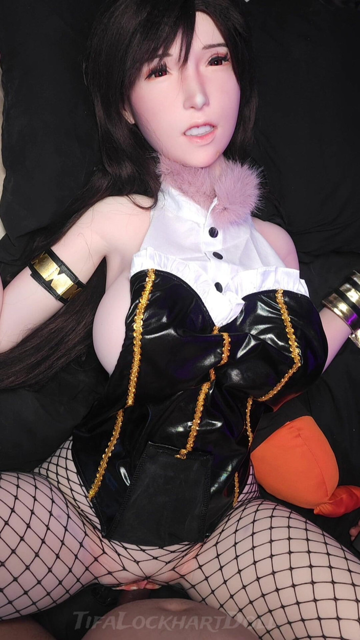 Tifa Lockhart Doll: Відсвяткувати новорічну ніч з Тіфою Локхарт