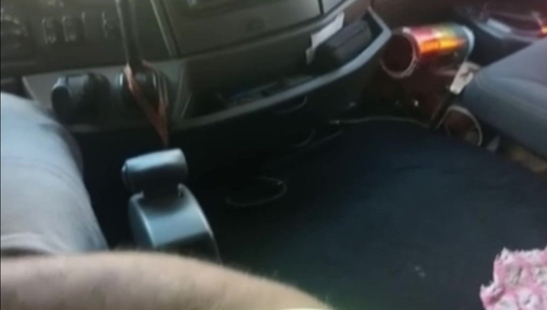 TheBlacKHunterr: Sborra dentro il camion