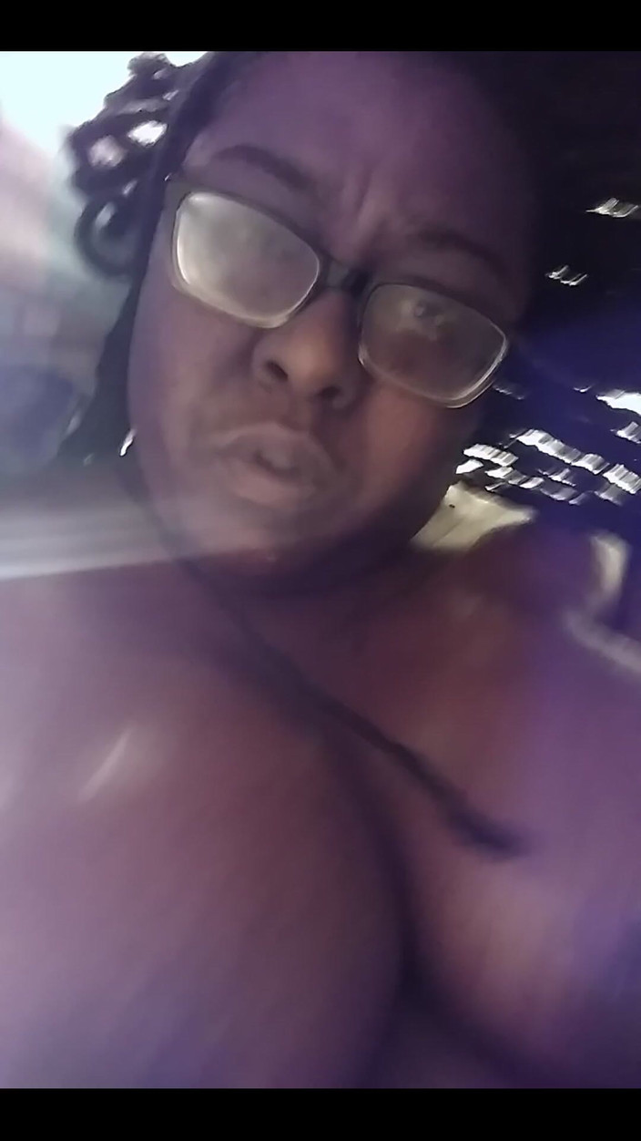 His Queen Suga: Mikirin kamu dan masturbasi