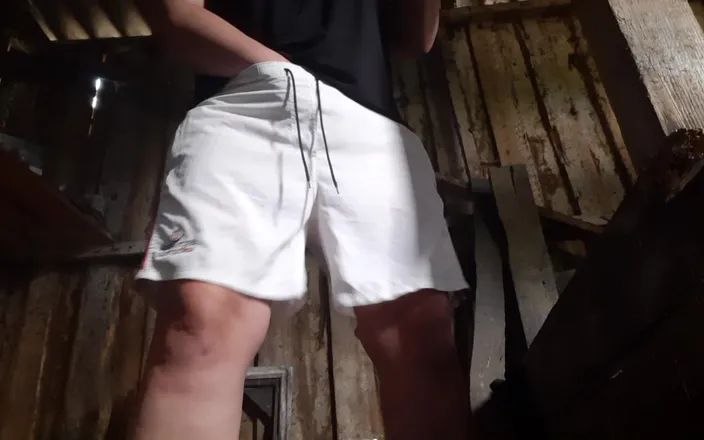 Lesbian-candys: Village Masturbates in a Barn with Her Clothes on so...