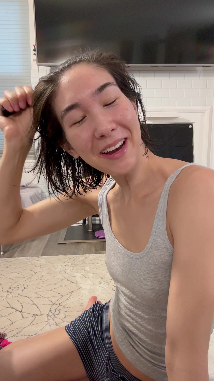 Ms_Emmy_Lynn: Gfe: skulle du borsta mitt hår