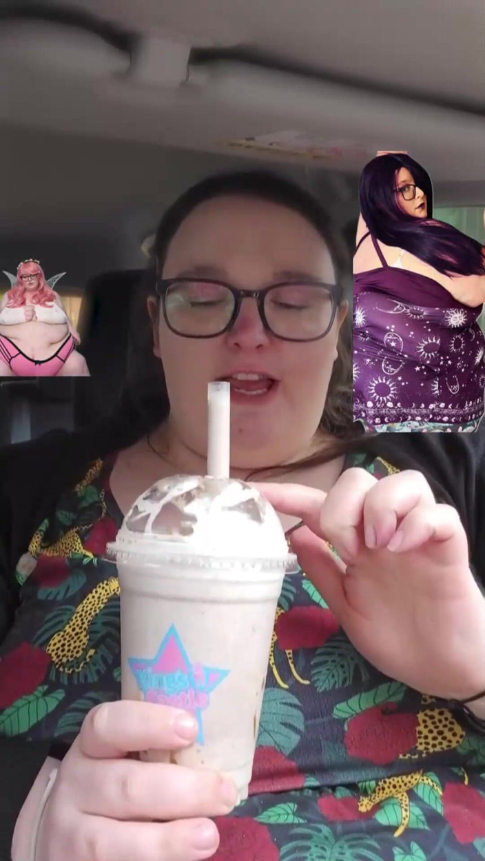 SSBBWLadyBrads: Ssbbw lezzetli bir ikramda şımartılıyor