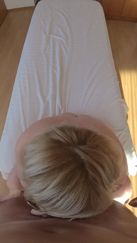 Grandota abuelita con enormes tetas naturales follada