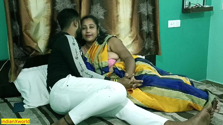 Indian Xshot: Güzel sevimli kamwali yenge madam kocasıyla seks yapıyor