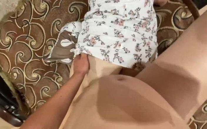 Lux Eva: Eine nachbarin hat mich mit ihren sexy beinen verführt