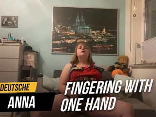 One Arm Girl: Amputee Kostým mě přiměje k tripple masturbaci