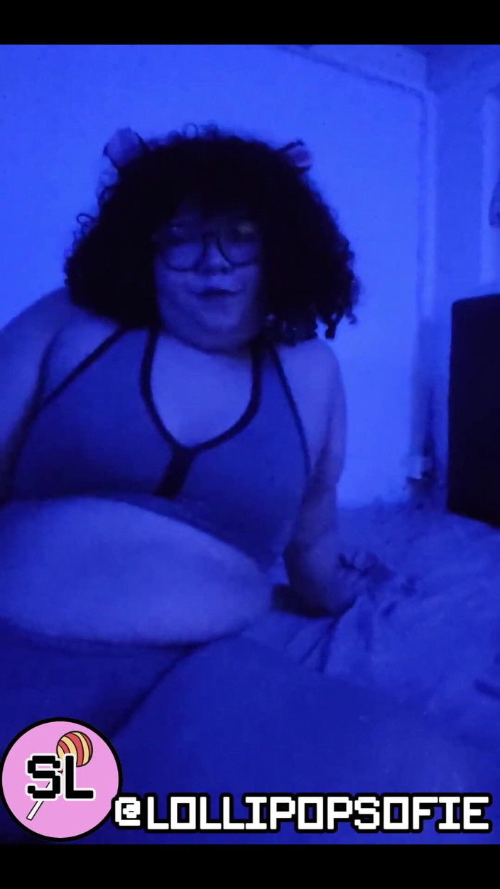 Sofie lollipop: 何か奇妙なことが起こったときのダンシング