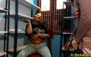 Machakaari: Tamilisches mädchen im bikinikleid spielt mit freund
