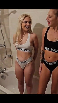 Kogut Ring Hoopla Gunge Tournement z Ellie i Kwietnia