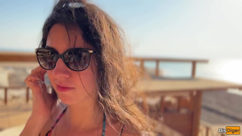 Dis Diger: Erbjöd en främling en massage på stranden, och hon visade...