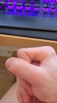 2일 동안 하지 않은 후 자지를 쳐서 짐을 쏴!! 나는 기분이 좋을 수 있도록 기다리는 것을 좋아합니다!