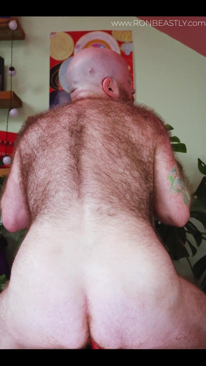 RonBeastlyFTM: Behaarte Ftm reitet einen stuhldildo