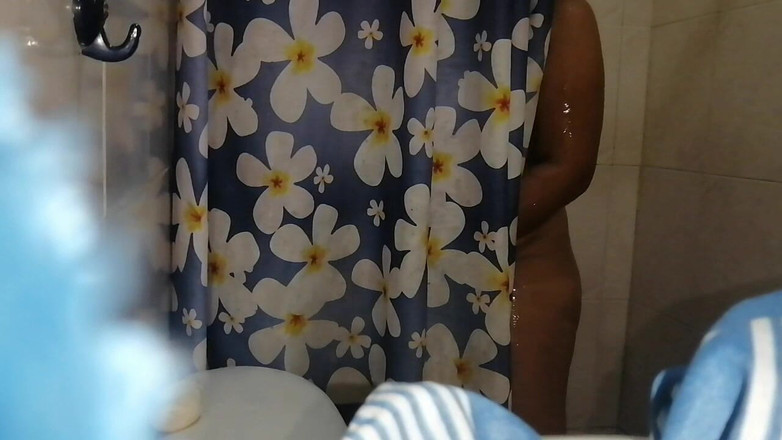 Sexysweet0455: Jag älskar att ta ett trevligt bad och jag hamnar onanerar...