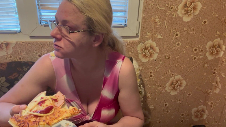 Putarankahotmilf: Essen und dicker bauchfetisch, rülpsen,