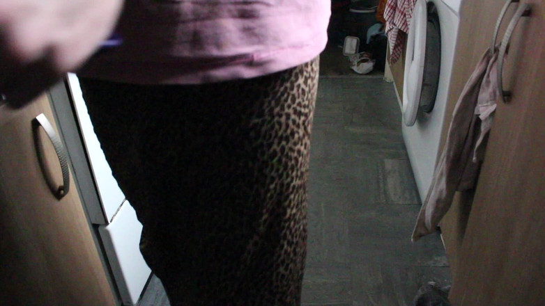 Lilly Disgrace: Une tapette se fait ramoner
