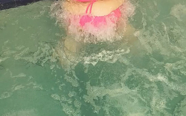 HerculesnVENUS: Davisdesires este în piscină urmărește pizda ei drool