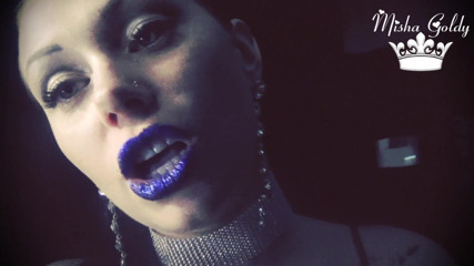 Goddess Misha Goldy: Delle affascinante labbra blu glitterate