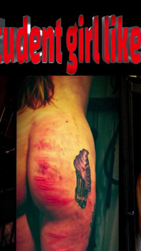 Sumisa joven estudiante le encanta lamer culos