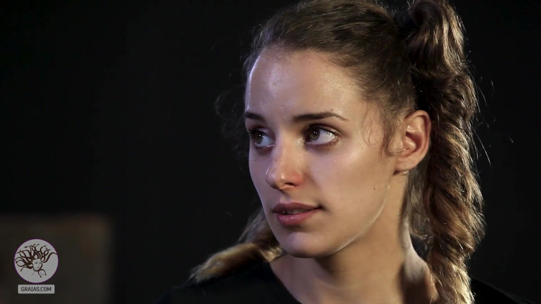 Graias Studio: Nike ritorna - bacchettare - parte 2