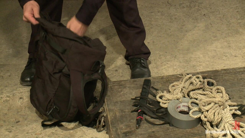 Bound gods: L'ufficiale Stevens e il mascherato - Nessun luogo dove correre