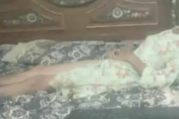 Tarelgc: En indisk sexig tjej som leker med sig själv på...