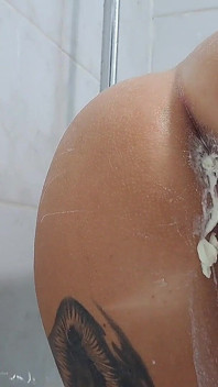 Keseronokan en3ma krim dubur dengan Kencing