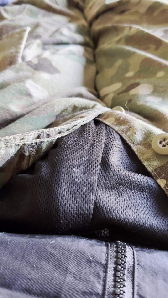 Gay Soldier Stuff: Soldado se masturba en pantalones de Ocp!