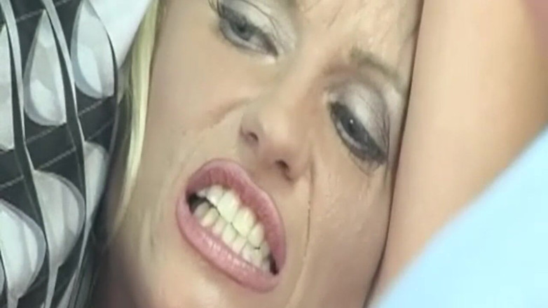 Bangora amateur club: Blonde milf ramt enorm speelgoed diep tijdens medisch onderzoek