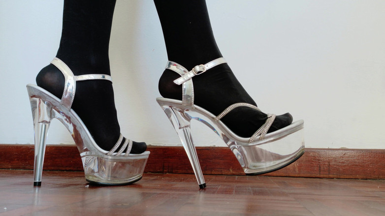 Kinky Lyrical: Nylon e Saltos Claros