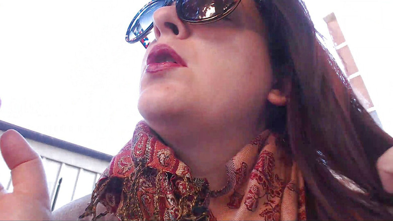 Nicoletta Embassi: 赤い口紅フェチ